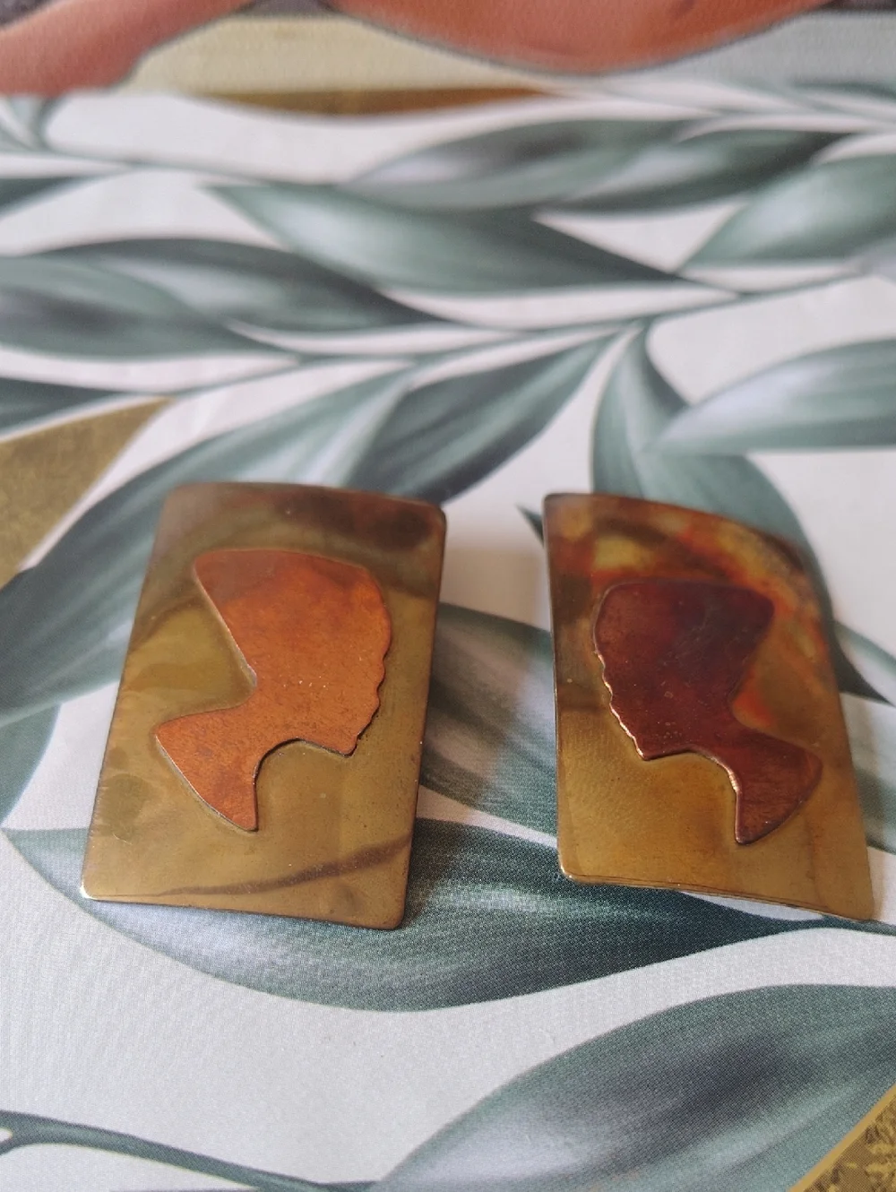 Vintage Brass Silhouette Clip Earrings in Gold and Copper - Picture 1 of 1